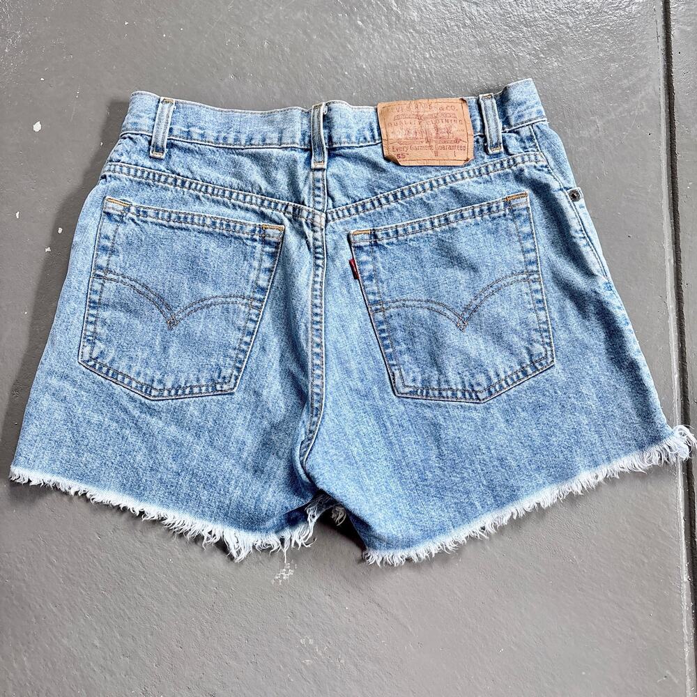 Vintage Levi’s 555 Guy’s Fit Denim Cutoff Shorts Size 6 Reg